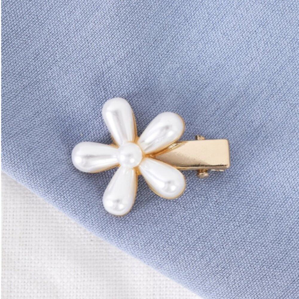 Elegant Pearl Flower Gold Hair Clip – Small Alligator Design - Picture 2 of 6